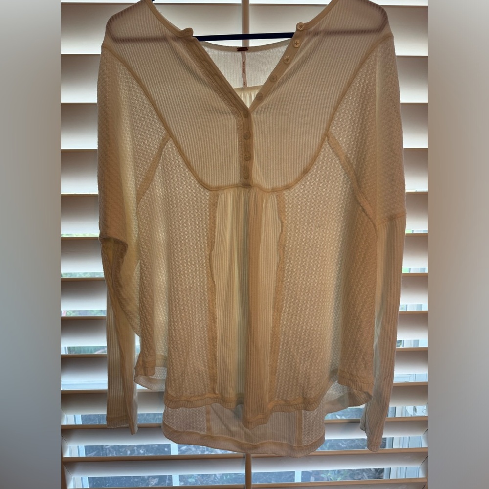 FREE PEOPLE Henley waffle style top - size small white/cream color no damages